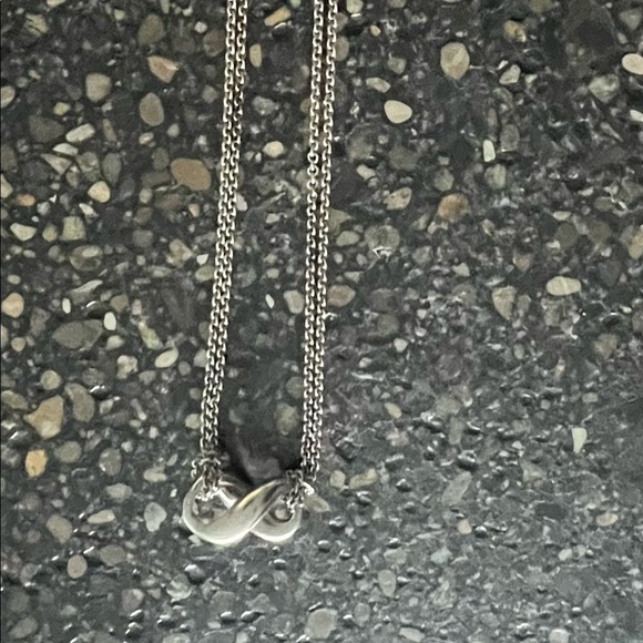 Tiffany & Co Figure 8 Necklace. - Picture 4 of 5
